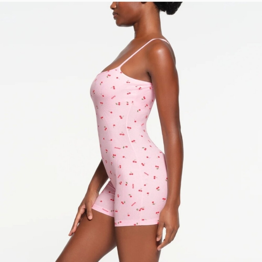 skims soft lounge cherry blossom cherry print onesie - Picture 4 of 13